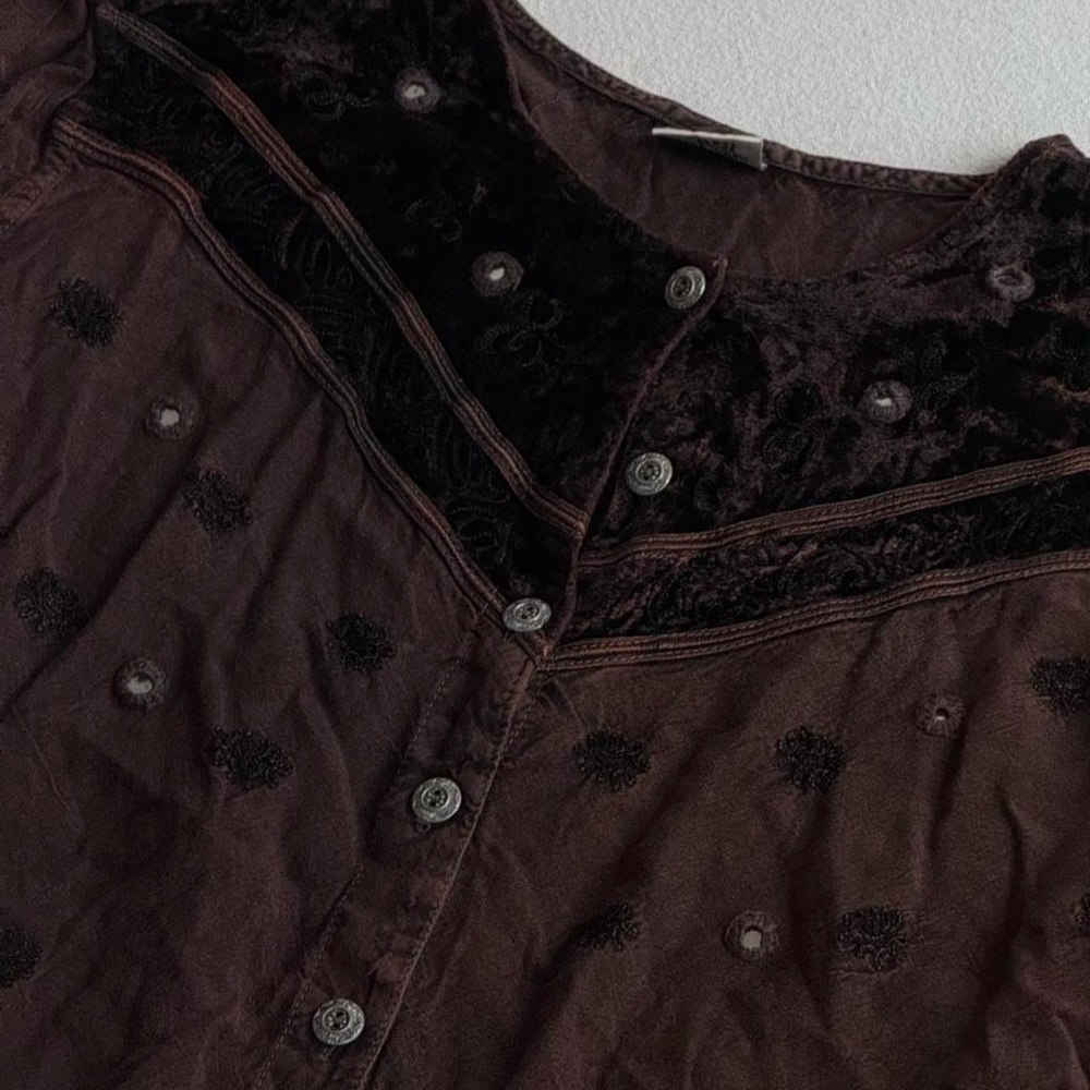 Brown velvet button up vintage blouse - Picture 4 of 7